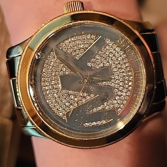 Michael Kors Gold Logo watch - Picture 9 of 9